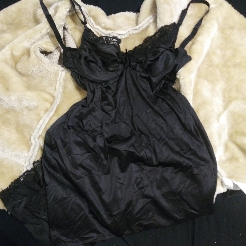 Black slip with underwires 34C